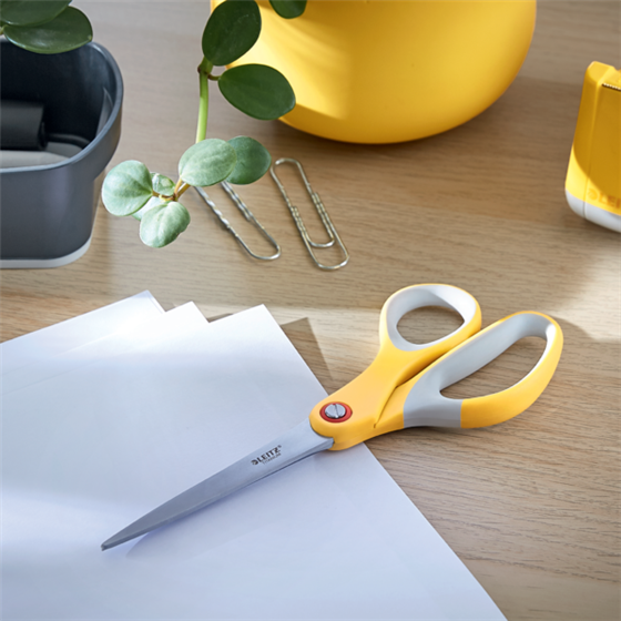 Tijeras de oficina de titanio Leitz Cosy Amarillo cálido 20,5 cm.