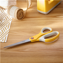 Tijeras de oficina de titanio Leitz Cosy Amarillo cálido 20,5 cm.
