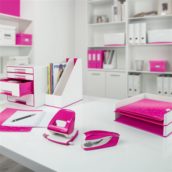 Revistero WOW de Leitz con combinación dual de color Fucsia