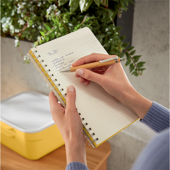 Cuaderno Leitz Cosy Touch con rayas, con encuadernación wiro B5 80 H. Papel de 100 grs, certificado FSC®.