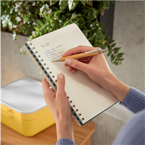 Cuaderno Leitz Cosy Touch con rayas, con encuadernación wiro B5 80 H. Papel de 100 grs, certificado FSC®.