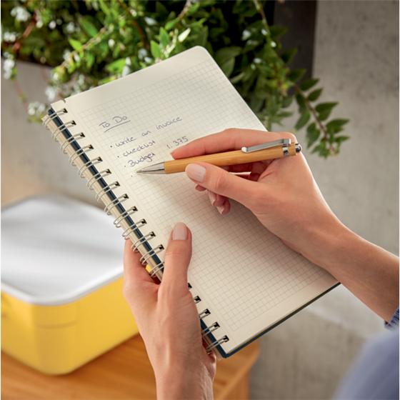 Cuaderno Leitz Cosy Touch cuadriculado, con encuadernación wiro B5 80 H. Papel de 100 grs, certificado FSC®.