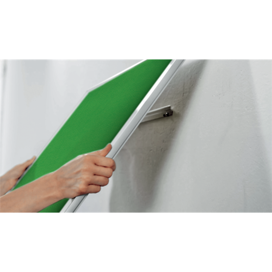 Tablero De Anuncios De Fieltro De Formato Panorámico Nobo Impression Pro De 710X400 Mm Verde