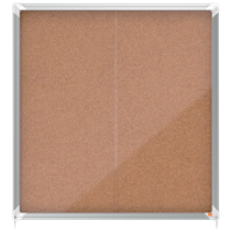 Vitrina De Interior Nobo Para 12 Hojas A4 Con Superficie De Corcho Y Puerta Deslizante Natural