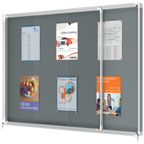 Vitrina Nobo Premium Plus De Puerta Corredera Con Fondo De Fieltro 18Xa4 Hojas, Azul Gris