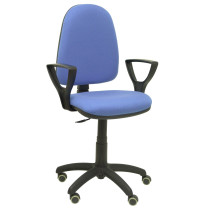 Silla Aýna bali azul claro brazos fijos ruedas de parqué
