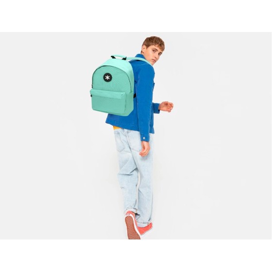Cartera antartik mochila con asa y bolsillos con cremallera color verde menta 310x160x410 mm