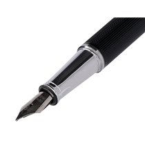 Pluma Y Estuche Belius Turbo Aluminio Textura Punteada Color Negro Y Plateado Tinta Azul Caja De Diseño